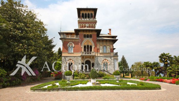 Прекрасная вилла с красивым видом на озере Маджоре